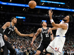 Spurs sobrevivem ao susto de lesão em Wembanyama, se recuperam para vencer os Knicks por 134-132 na revanche das finais da Copa da NBA