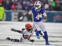 Os Bills venceram 5 vitórias consecutivas em casa contra os Jets, encerrando a temporada regular recebendo o New York