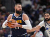 Com Nikola Jokic já fora, o Nuggets perdeu seu reserva Jonas Valanciunas devido a uma distensão na panturrilha.