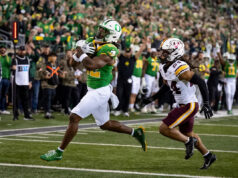Ducks redshirt junior RB Jay Harris planeja entrar no portal de transferências