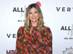 Emily VanCamp compartilha foto rara com Josh Bowman e 2 filhas