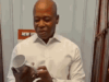 O prefeito Eric Adams compartilhou a citação da caneca de café de despedida antes de deixar o cargo