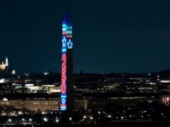 O Monumento a Washington acendeu-se na véspera de Ano Novo para o 250º aniversário da América
