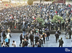 Um morto em protestos no Irão