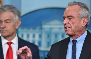 O toque de pato grasnado de Kennedy interrompe a coletiva de imprensa da Casa Branca