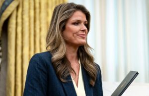 Juiz federal ordena que Lindsay Halligan explique o uso do título de procurador dos EUA