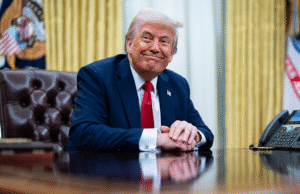 Depois de Trump prender Maduro, ele anunciou a transferência do petróleo venezuelano para os Estados Unidos