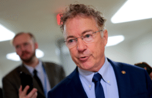 O senador Rand Paul chama a Venezuela de guerra de ação e alerta Trump sobre o Congresso