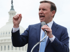 O clipe de Murphy ressurgido alimenta o furor conservador em meio à luta pelo financiamento do DHS