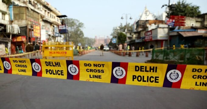 02chandni-chowk-police.jpg