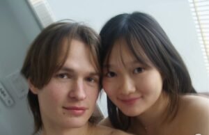 A estrela de ‘West Side Story’, Ansel Elgort, compartilha fotos de seu filho recém-nascido Neo e finalmente revela o nome de sua suposta noiva