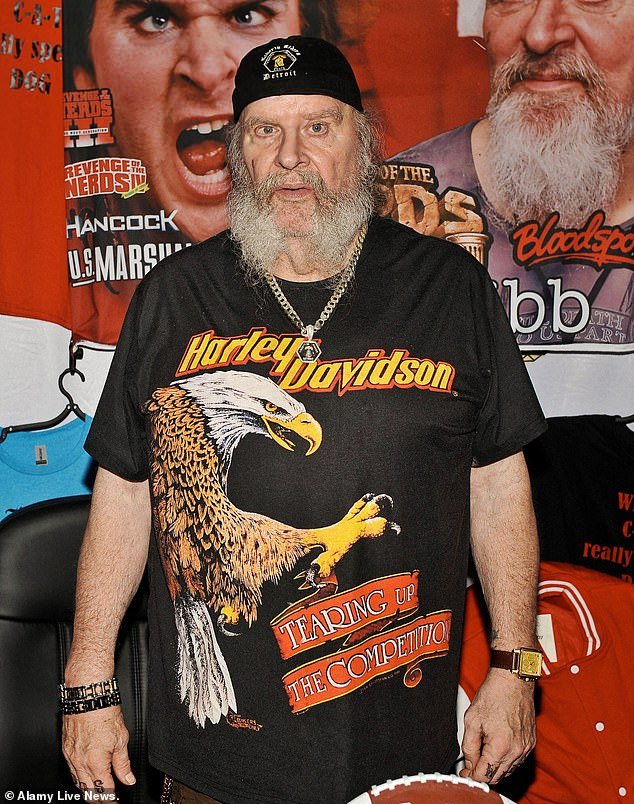 A estrela de ‘Revenge of the Nerds’ Donald Gibb revela desejos finais após morte aos 71 anos A estrela de ‘Revenge of the Nerds’ Donald Gibb revela desejos finais após morte aos 71 anos