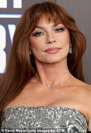 108706503-15829317-Shania_Twain_caused_commotion_among_her_fans_after_looking_unrec-m-113_1779157571105.jpg