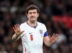 Harry Maguire foi deixado de fora da seleção inglesa de 26 jogadores para a Copa do Mundo. Sua mãe ficou “absolutamente enojada” com a decisão de Thomas Tuchel. A Alemanha cometeu outra omissão notável.