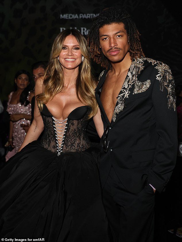 108804911-15841099-Heidi_Klum_and_her_son_Henry_were_twinning_in_equally_plunging_o-a-23_1779465804422.jpg