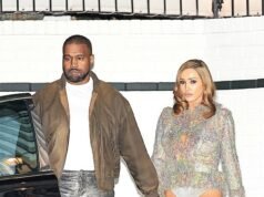 A esposa de Kanye West, Bianca Censori, continua a ultrapassar limites e sai do ponto quente com um visual brilhante