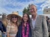 A chef famosa Giada De Laurentiis posa com o ex-marido e o novo namorado pela primeira vez na formatura da filha