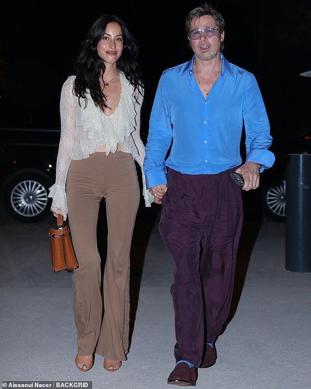 108983891-15861277-Brad_Pitt_surfaced_with_his_girlfriend_Ines_de_Ramon_in_Paris_th-m-66_1780175995998.jpg