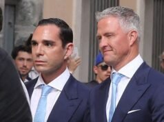 Ralf Schumacher, de 50 anos, casa-se com Etienne Bousquet-Cassagne, de 36 anos. Uma ex-estrela da F1 se casa com seu parceiro em uma festa glamorosa em Saint-Tropez, 19 meses depois de se declarar gay.