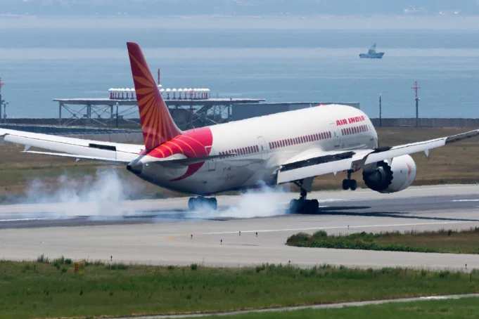 1620px-Air_India_B787-8_Dreamliner_VT-ANR_18374893731.webp.webp