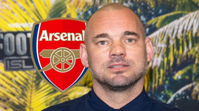 1778647803_F365-Wesley-Sneijder-with-Arsenal-badge-1.jpg