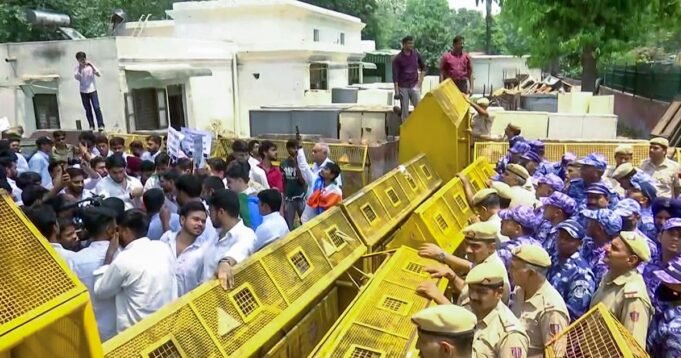 1778707903_12neet-examination-cancelled-protest8.jpg