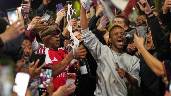 1779298067_Ian-Wright-Arsenal-F365-29.jpg