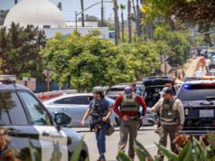 Um assessor de professor em uma mesquita de San Diego relembrou a bravura dos estudantes quando homens armados invadiram a porta