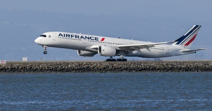 1779407985_260520-air-france-airplane-ebola-vsb-2345-4ce907.jpg