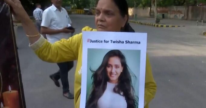 1779430451_20twisha-sharma3.jpg