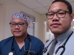 Esses irmãos gêmeos trabalham como médicos no mesmo hospital