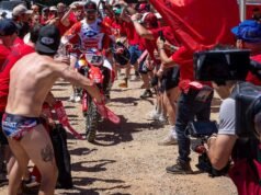Um piloto francês de 23 anos caiu gravemente durante uma etapa do Mundial de Motocross em Lot, ficou gravemente ferido e foi transportado para Toulouse