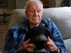 Como o sobrevivente mais velho do ataque a Pearl Harbor, 106, mantém fresca a memória do bombardeio