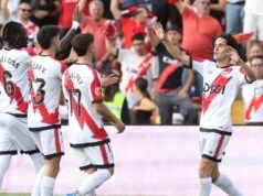 Aos 89 anos, ele deixa a Espanha pela primeira vez na vida para assistir ao Rayo Vallecano disputar uma final europeia a 2.200 quilômetros de casa
