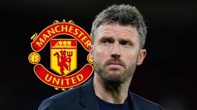 1779886367_F365-Michael-Carrick-with-Man-utd-badge-1-2-1.jpg