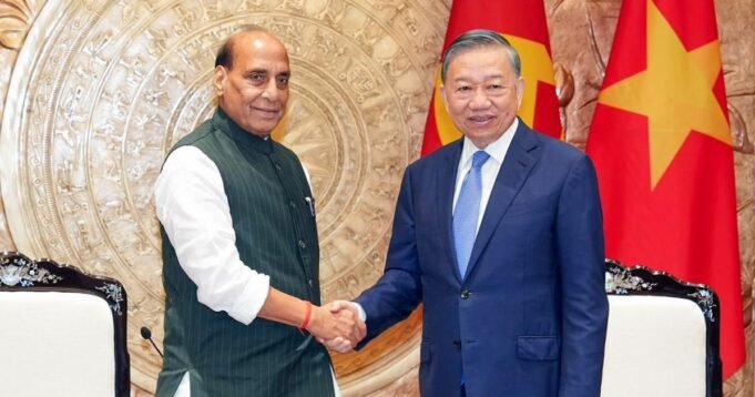 19rajnath-singh-visit-vietnam7.jpg