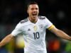 Podolski foi eliminado em campo antes de assumir o comando do clube polonês Gornik Zabrze.