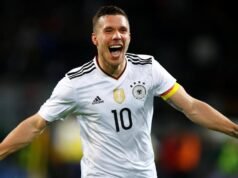 Podolski foi eliminado em campo antes de assumir o comando do clube polonês Gornik Zabrze.
