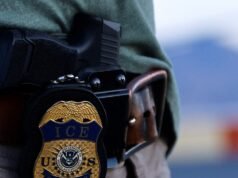 Agente do ICE preso por atirar fatalmente em homem venezuelano durante operação de imigração dos EUA Notícias dos Direitos Civis