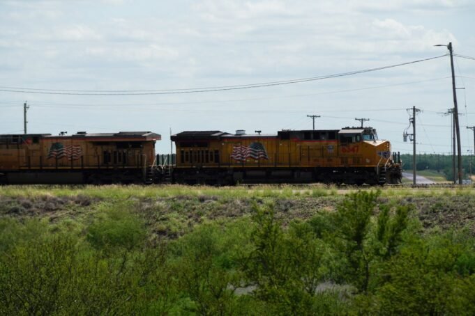 2026-05-11T205722Z_995501740_RC287LAAXIM1_RTRMADP_3_USA-TEXAS-TRAIN-DEATHS.JPG