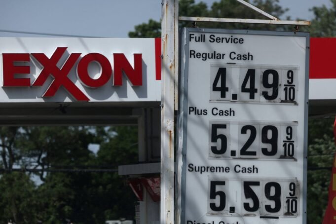 2026-05-22T153359Z_987582334_RC2EELA06K53_RTRMADP_3_USA-GASPRICES.JPG