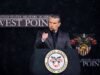 Hegseth discursa sobre ‘tropas acordadas’ e ‘politicamente correto’ no inflamado discurso de formatura em West Point