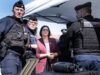 Centenas de crianças migrantes correm um risco “significativo” depois de serem maltratadas por adultos
