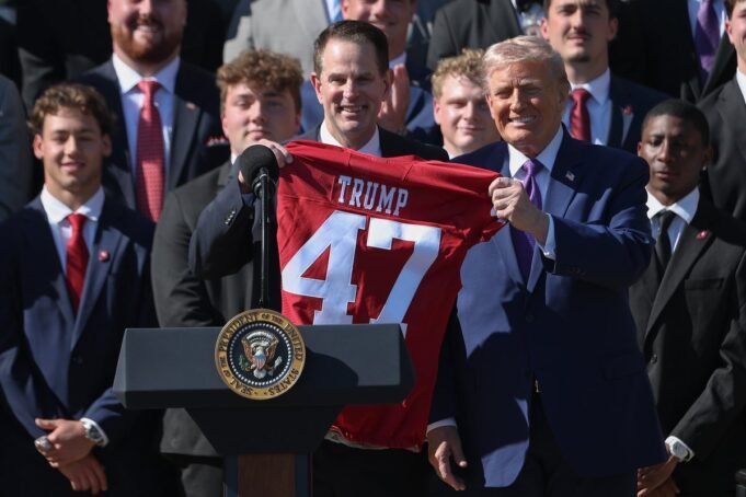 Apesar de ter perdido o evento na Casa Branca, Trump insiste que as escolhas do draft da NFL são grandes fãs dele