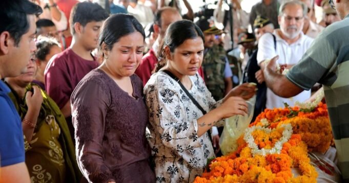 25-twisha-sharma-funeral-rites3.jpg