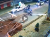 O motociclista bateu na sinalização e caiu na estrada em Campo Grande