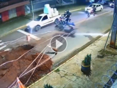 O motociclista bateu na sinalização e caiu na estrada em Campo Grande