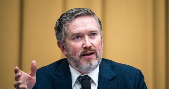 260409-thomas-massie-ew-947p-8c77b9.jpg