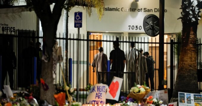 A família diz que o suspeito do tiroteio na mesquita de San Diego foi influenciado por conteúdo odioso online