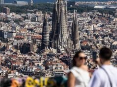 Espanha está legalizando meio milhão de imigrantes, um afastamento radical da política dos EUA